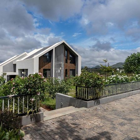Stayvista At The Rainfield Villa With Gazebo & Lawn Nashik Esterno foto