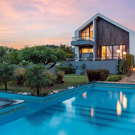 Stayvista At The Rainfield Villa With Gazebo & Lawn Nashik Esterno foto